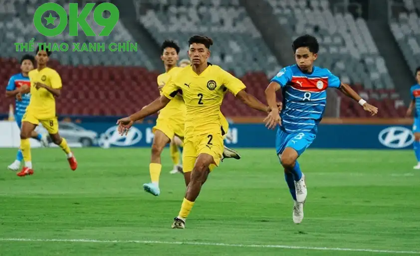 U23 Malaysia (vàng) bất ngờ để thua trước U23 Philippines trong trận mở màn. (Ảnh: Internet)